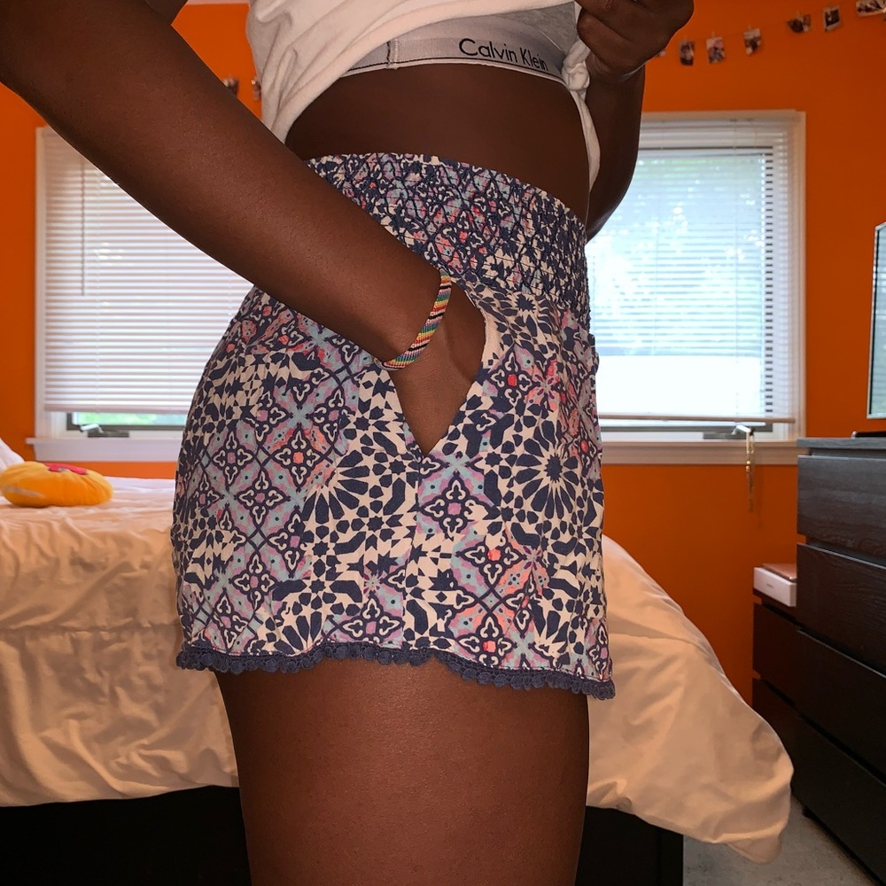 shorts - Picture 2 of 5